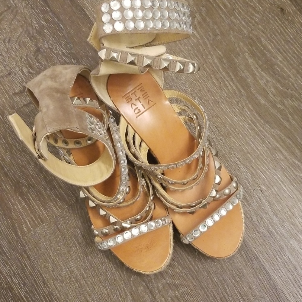 Strategia  Glamour Designer Suede Wedges